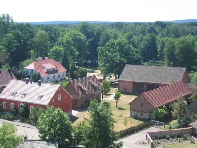 Luftbild von Berkenbrück mit dem Ferienhof und den umliegenden Höfen